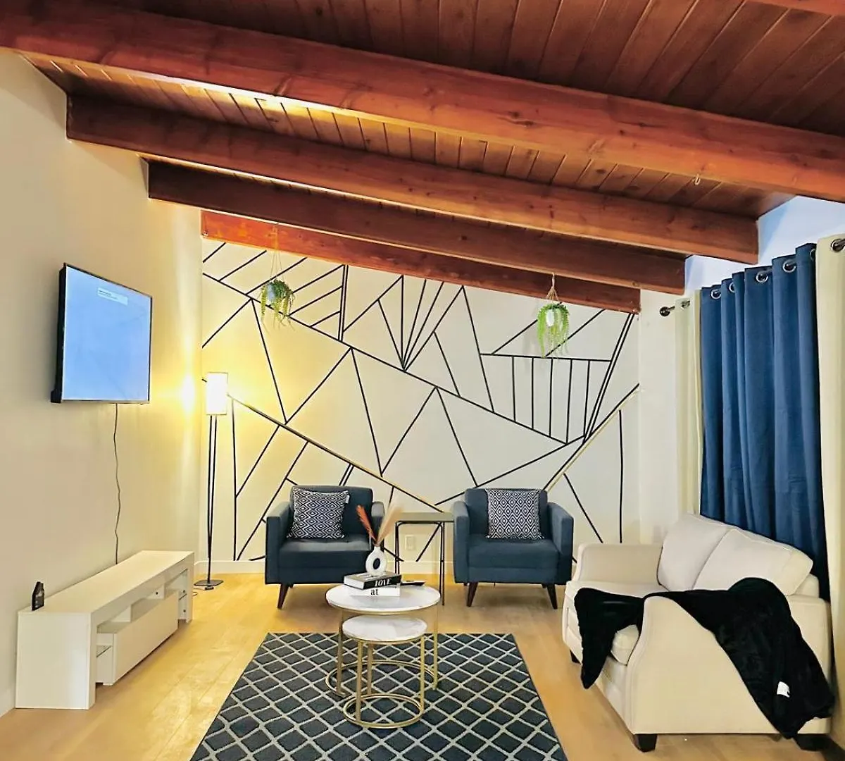 P&N Suites Edmonton Guest house