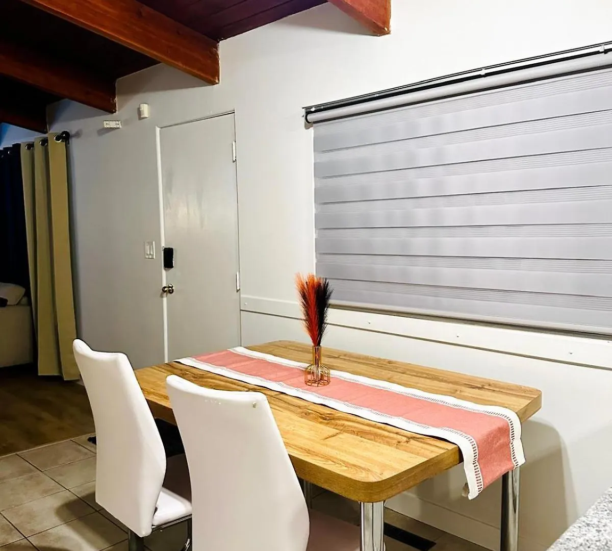 בית הארחה אדמונטון P&N Suites קנדה